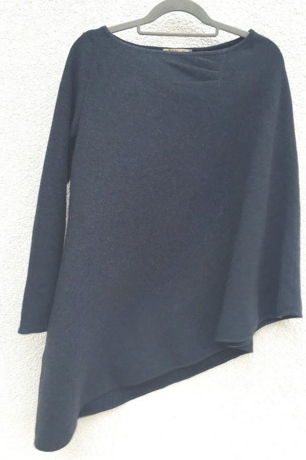  Analyzing image     one-sleeve-cashmere-poncho-in-ink-navy-750342  800 × 1200px  One sleeve Cashmere poncho in Ink navy - SEMON Cashmere