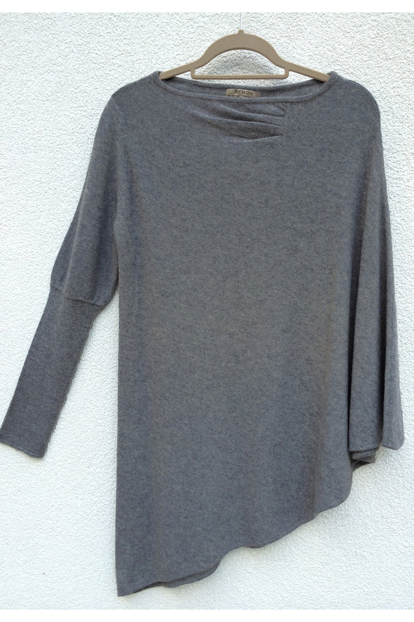 One sleeve cashmere poncho in Mid grey - SEMON Cashmere