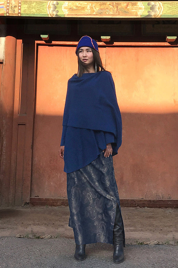One sleeve Cashmere poncho in Mid blue - SEMON Cashmere