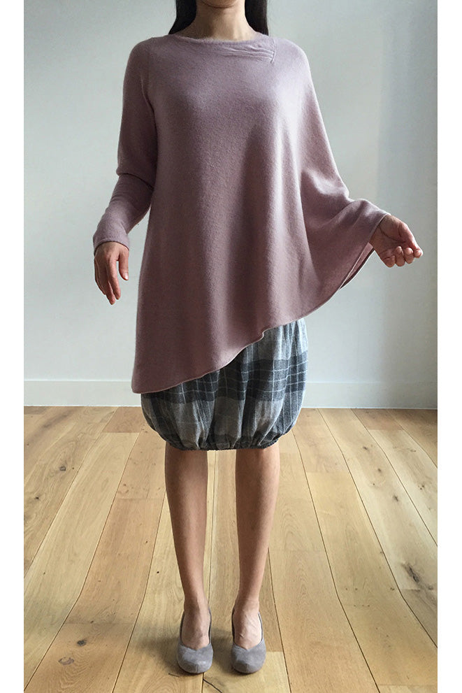 One sleeve cashmere poncho in Nude pink - SEMON Cashmere