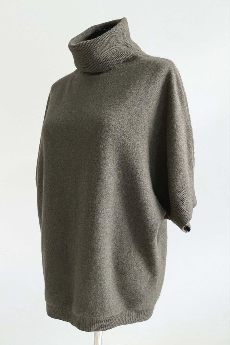 Roll neck batwing cashmere jumper in khaki - SEMON Cashmere