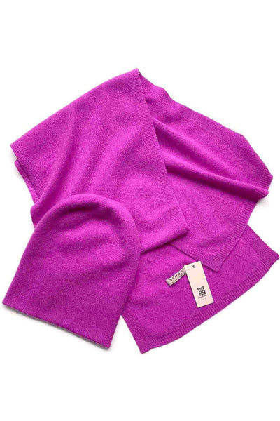 Cashmere hat and scarf set in hot pink