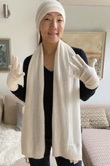 Cashmere hat, scarf and gloves set in white