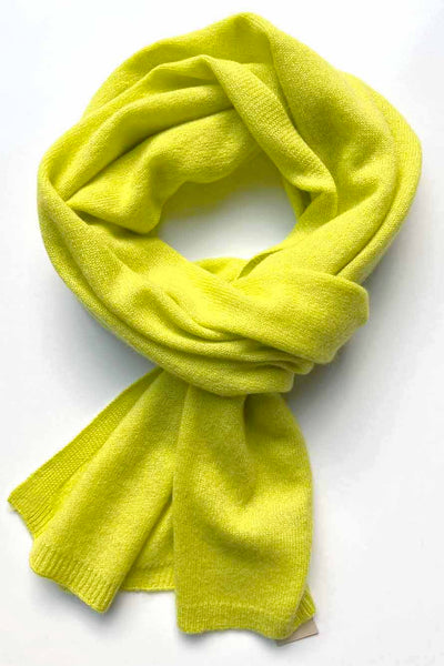 Lightweight cashmere scarf in neon yellow green - SEMON Cashmere