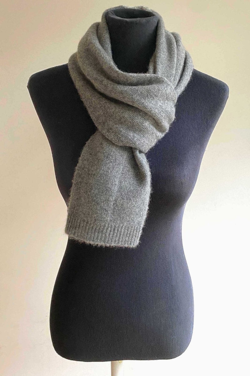 Bundle offer for women's cashmere hat, scarf and gloves in mid grey - SEMON Cashmere