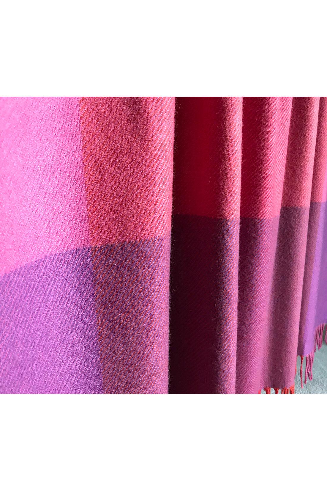 Cashmere throw wrap in red pink check - SEMON Cashmere