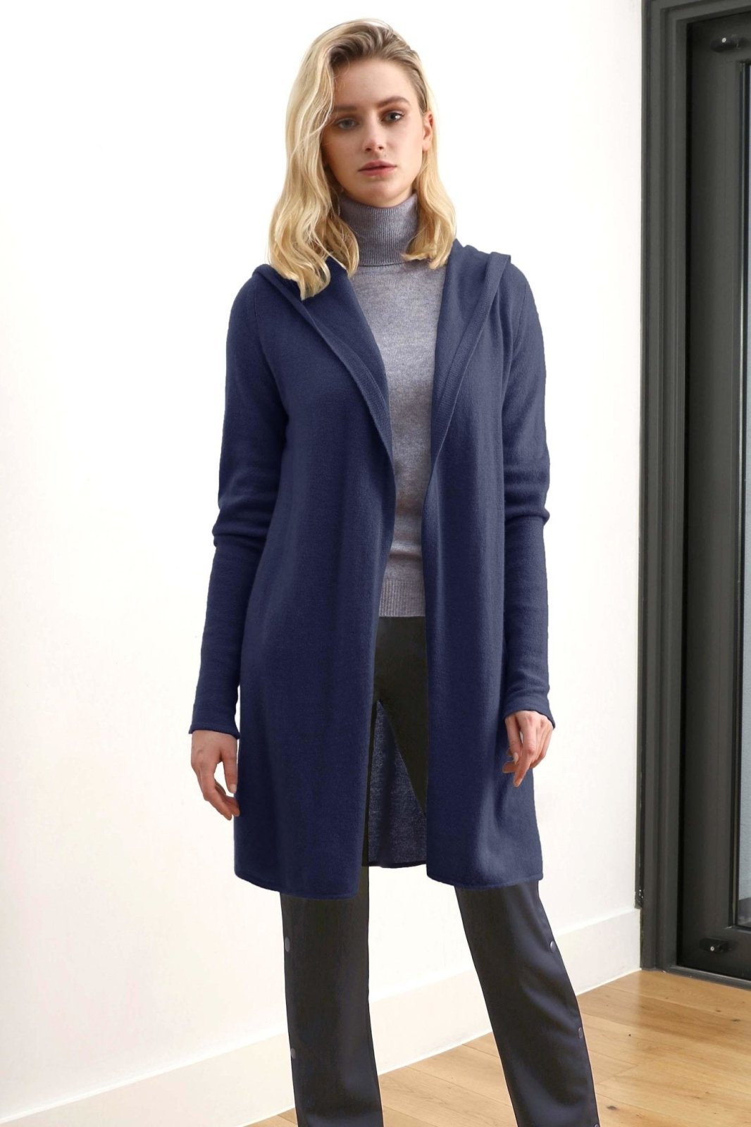Long hooded cardigan, cashmere hoodie in navy - SEMON Cashmere