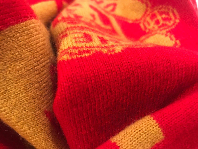 Manchester United cashmere scarf in highest quality - SEMON Cashmere