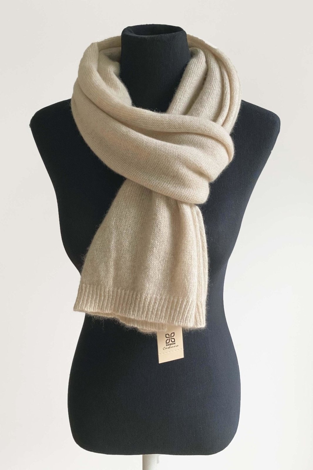 Unisex cashmere scarf in beige - SEMON Cashmere