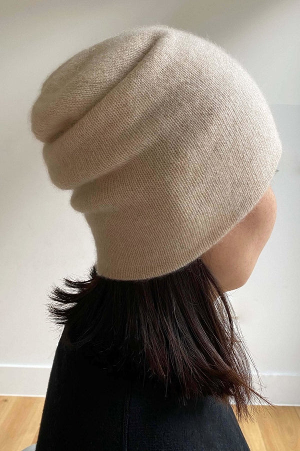 Womens cashmere beanie hat in beige - SEMON Cashmere