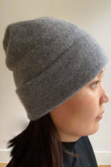 Womens cashmere beanie hat in mid grey - SEMON Cashmere