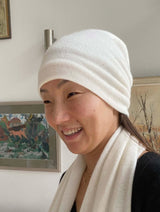 Womens cashmere beanie hat in white cream - SEMON Cashmere