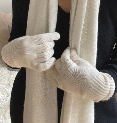 Womens cashmere gloves in white - SEMON Cashmere